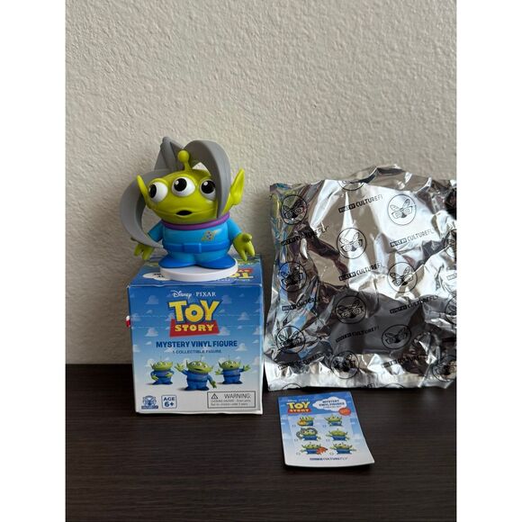 Disney Pixar Toy Story Alien Mystery Vinyl Figure - Claw Machine - Picture 1 of 5